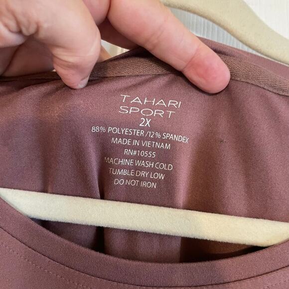 Athletic Top Long Sleeve Crewneck By Tahari SportIn Purple, Size 2XL - Picture 3 of 10